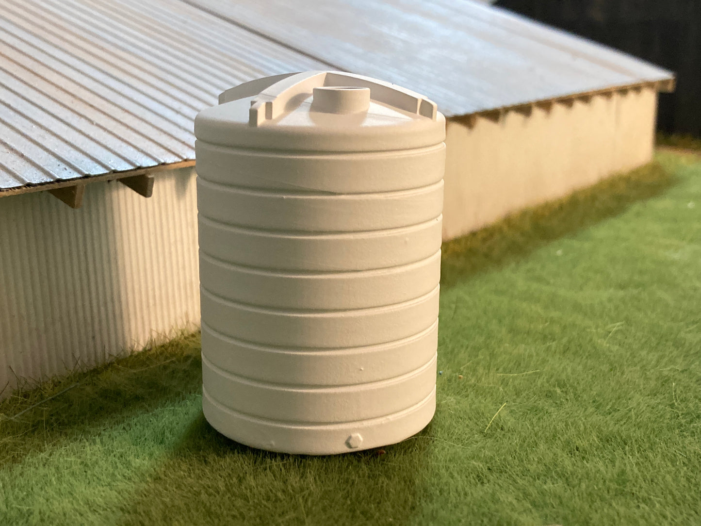 1/64 5,000 Gallon Standing Liquid Tank White