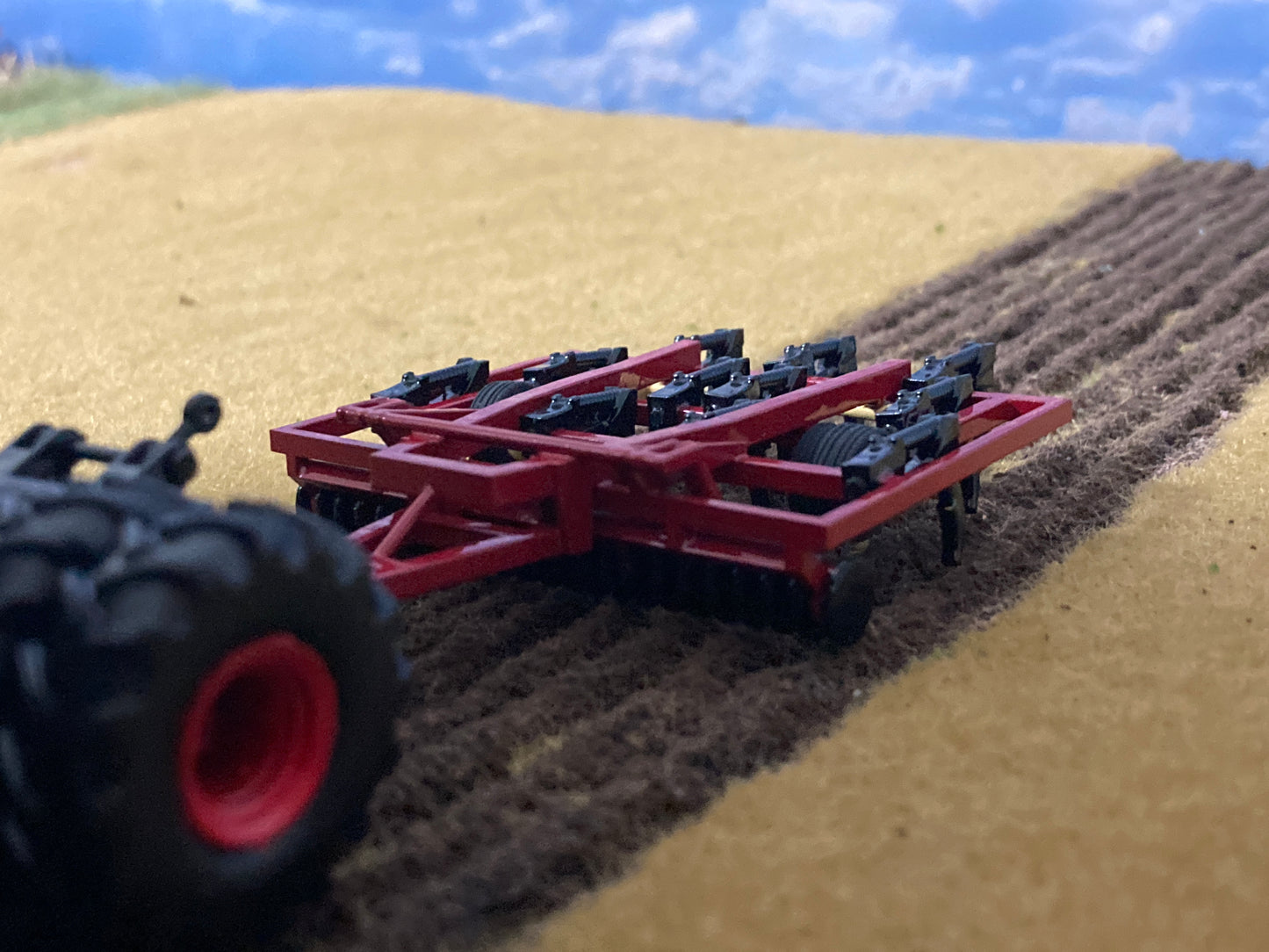 1/64 Chisel Plow 11 Shank Red