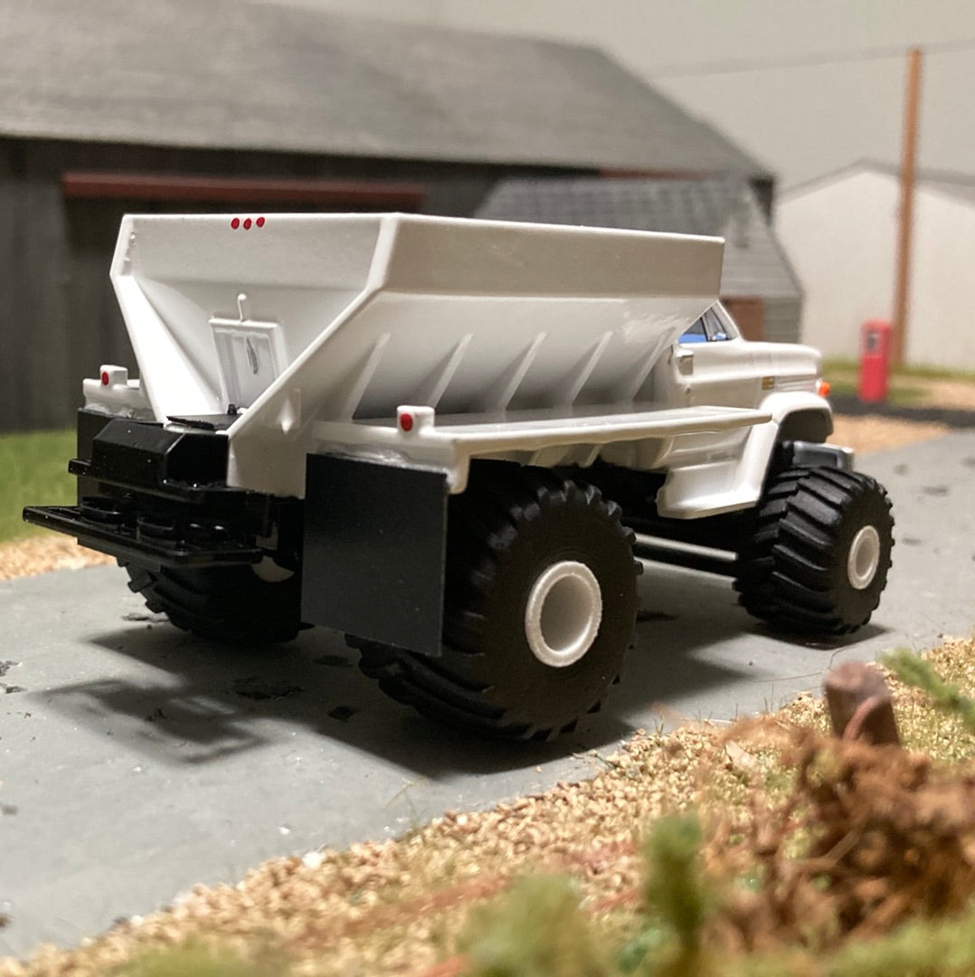 1/64 Chevy C60 Fertilizer Spreader Floater Truck White