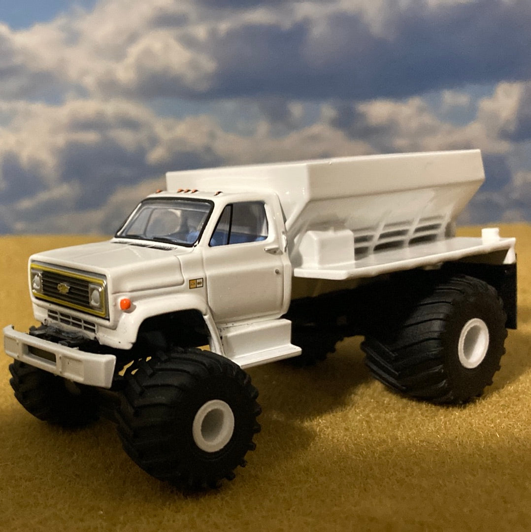 1/64 Chevy C60 Fertilizer Spreader Floater Truck White