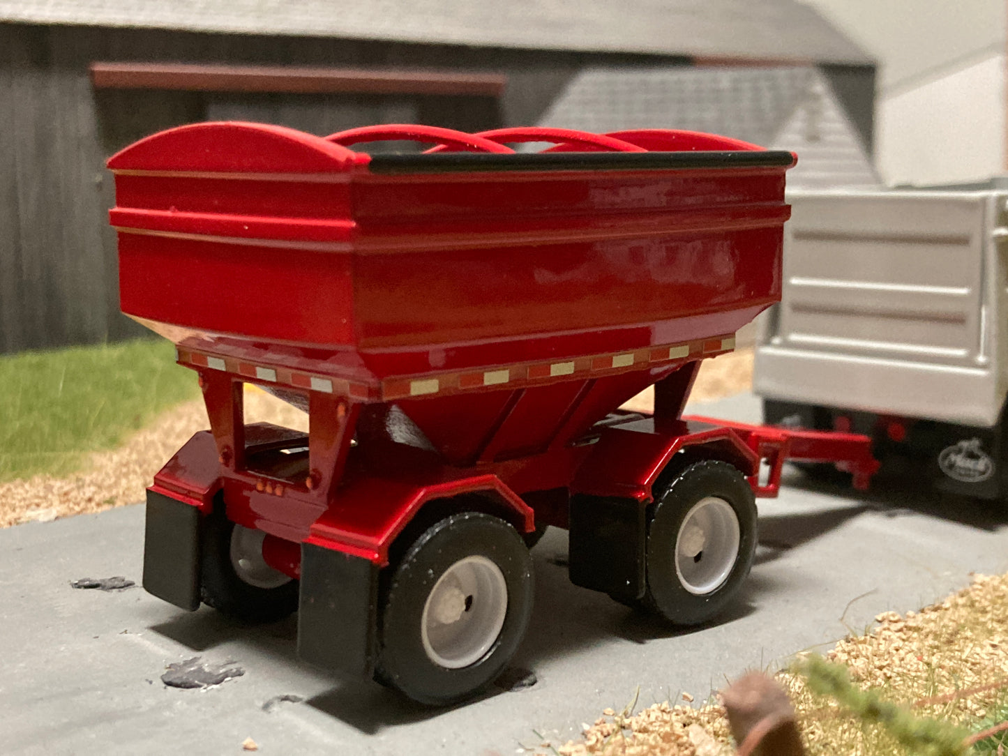 1/64 Skid Pup Grain Trailer Red