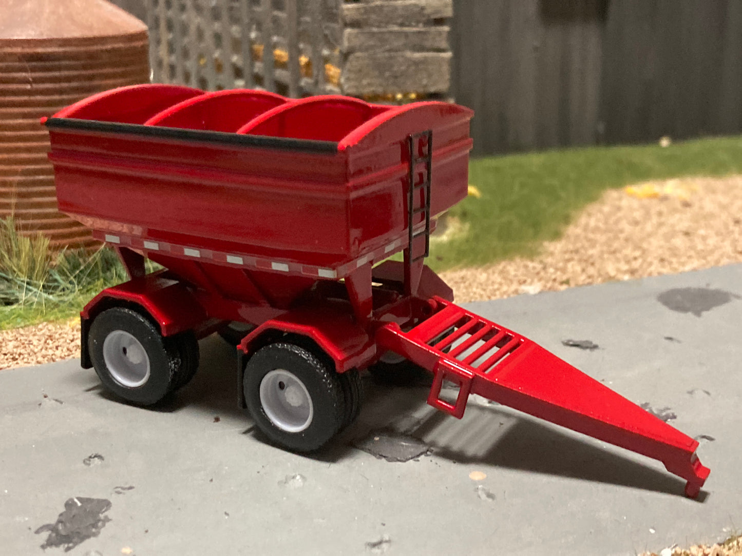 1/64 Skid Pup Grain Trailer Red