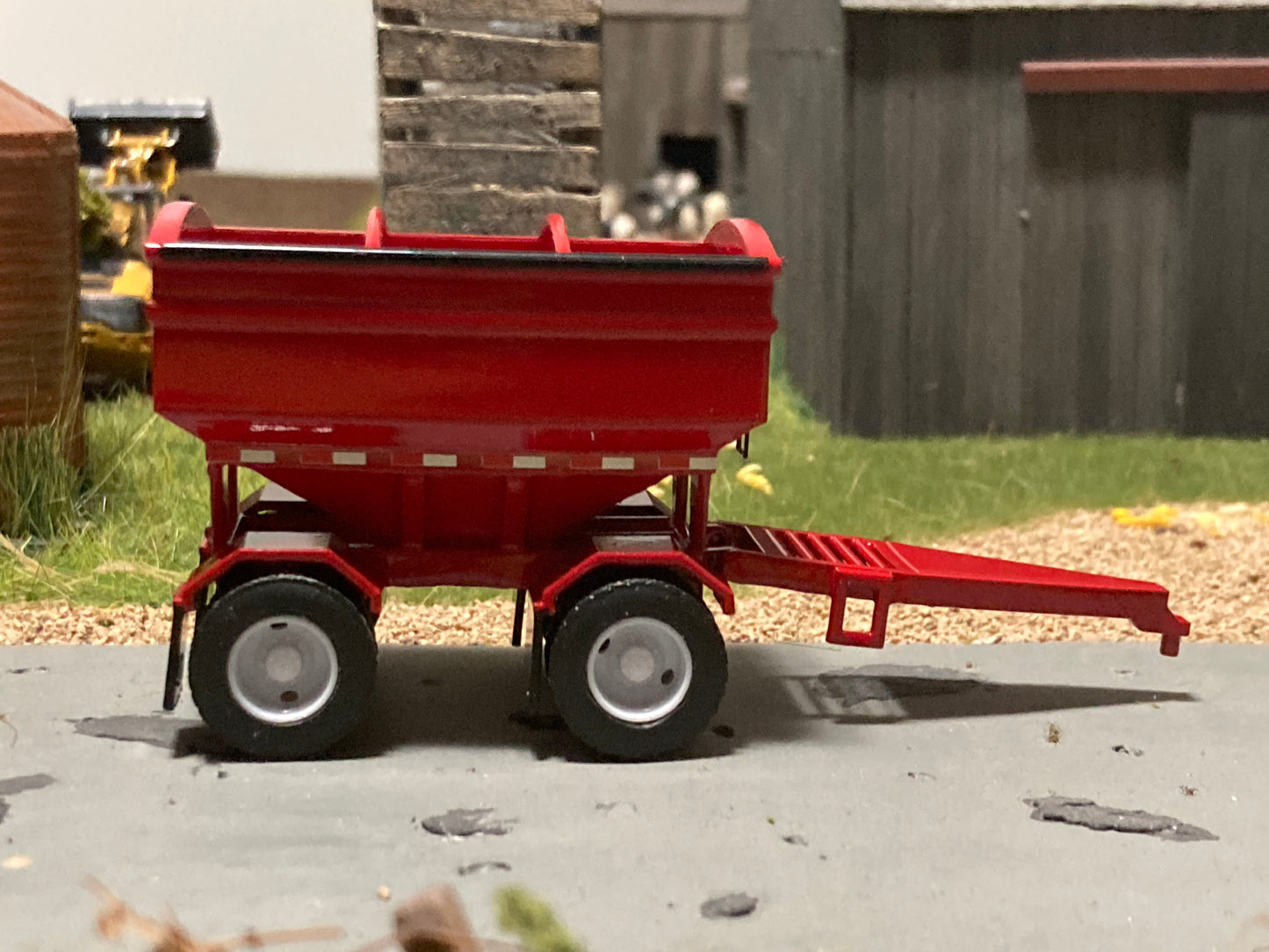 1/64 Skid Pup Grain Trailer Red