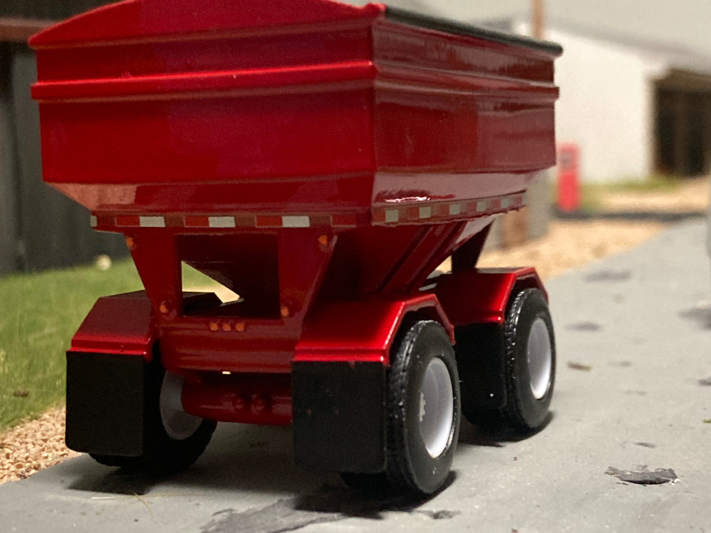 1/64 Skid Pup Grain Trailer Red