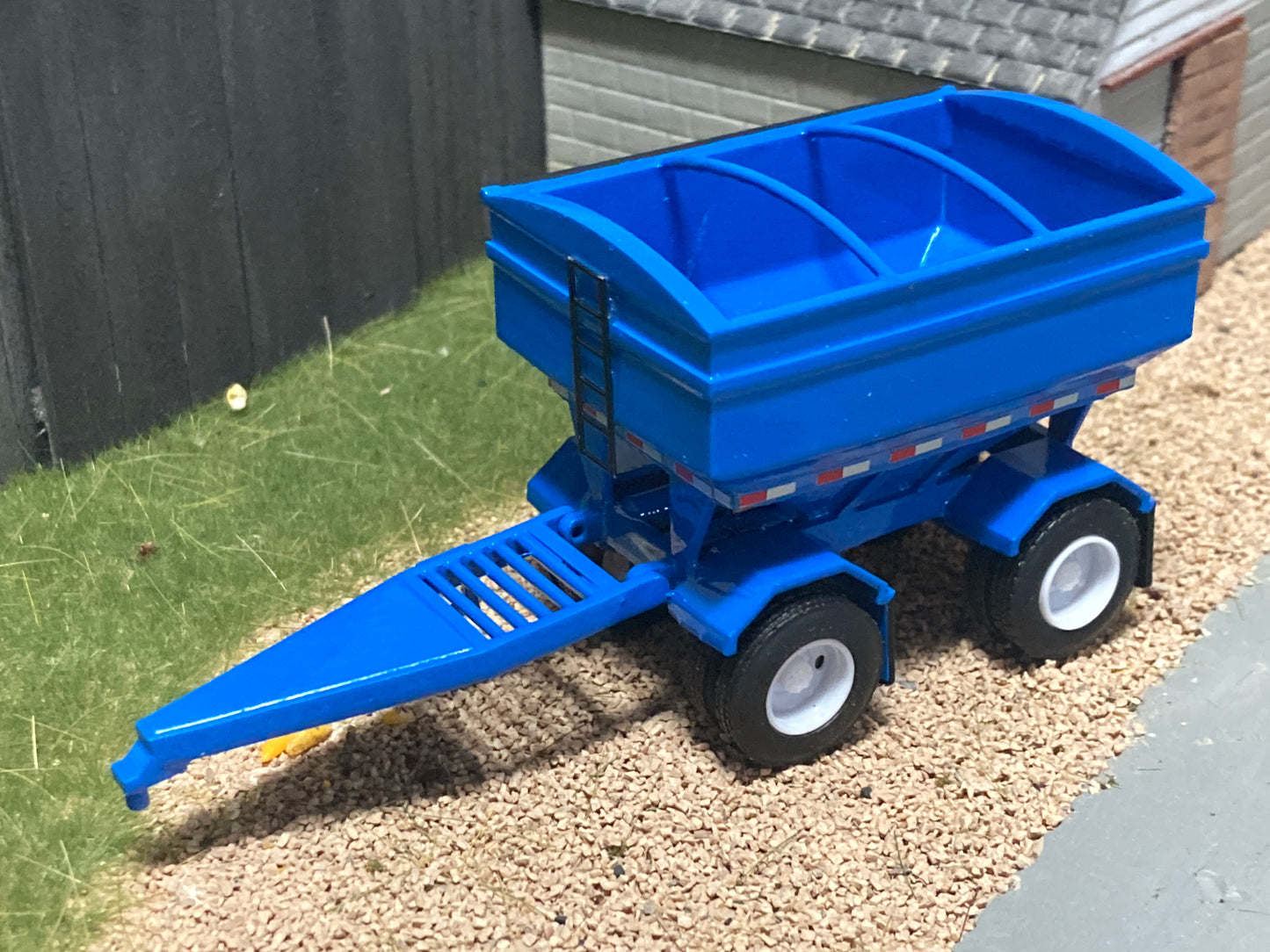 1/64 Skid Pup Grain Trailer Blue