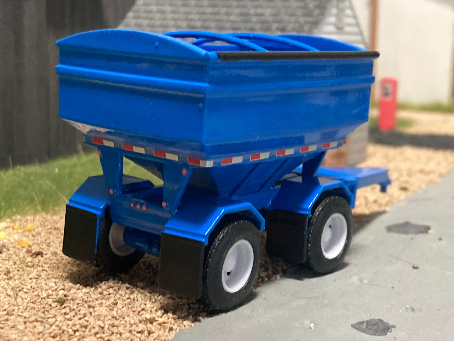 1/64 Skid Pup Grain Trailer Blue