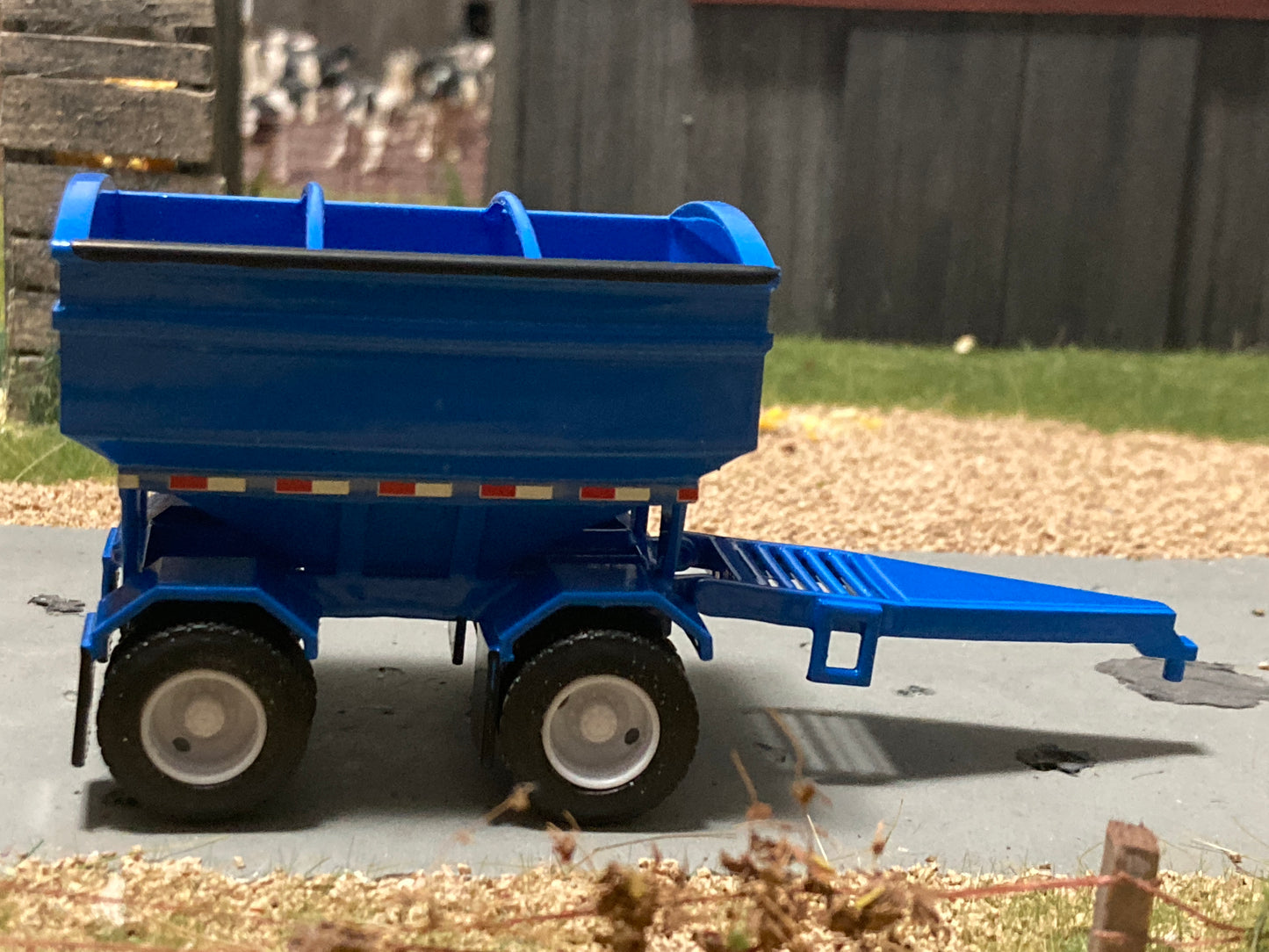 1/64 Skid Pup Grain Trailer Blue