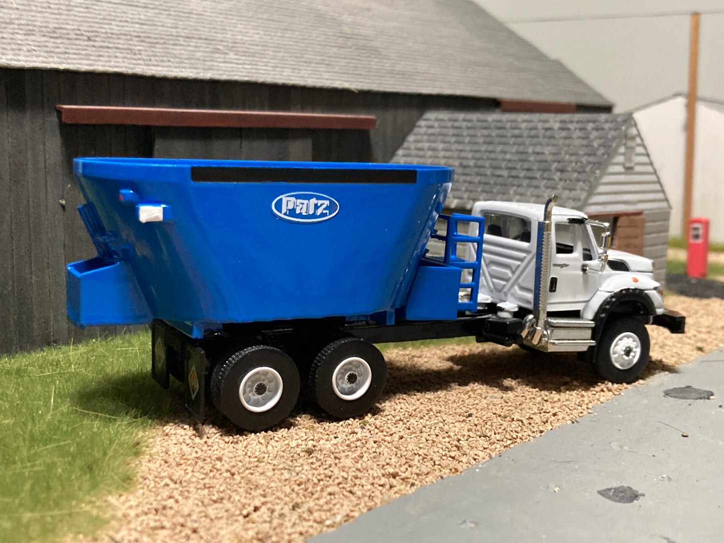 1/64 Vertical Feed Twin Screw Blue on White International Workstar Truck