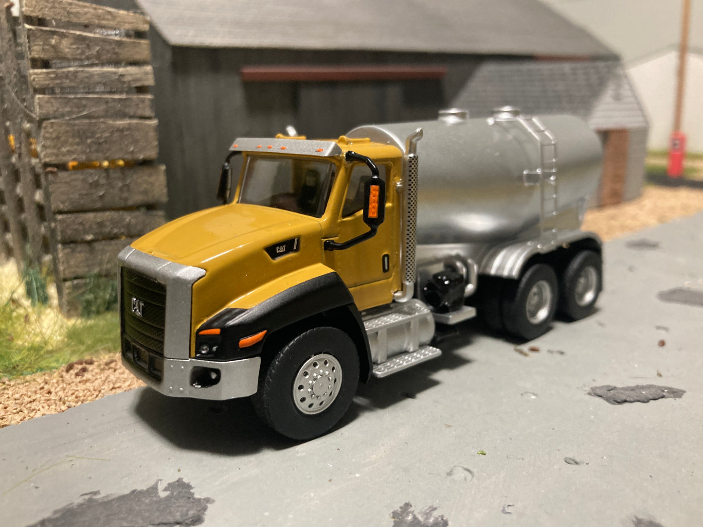 1/64 Liquid Fertilizer Tender on CAT CT660 Truck 3,250 gallon