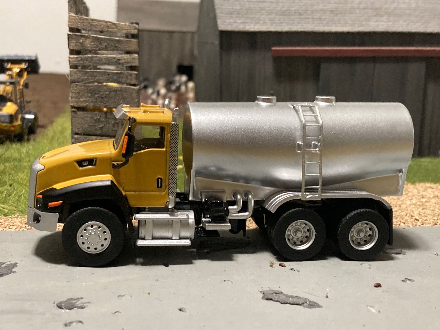 1/64 Liquid Fertilizer Tender on CAT CT660 Truck 3,250 gallon