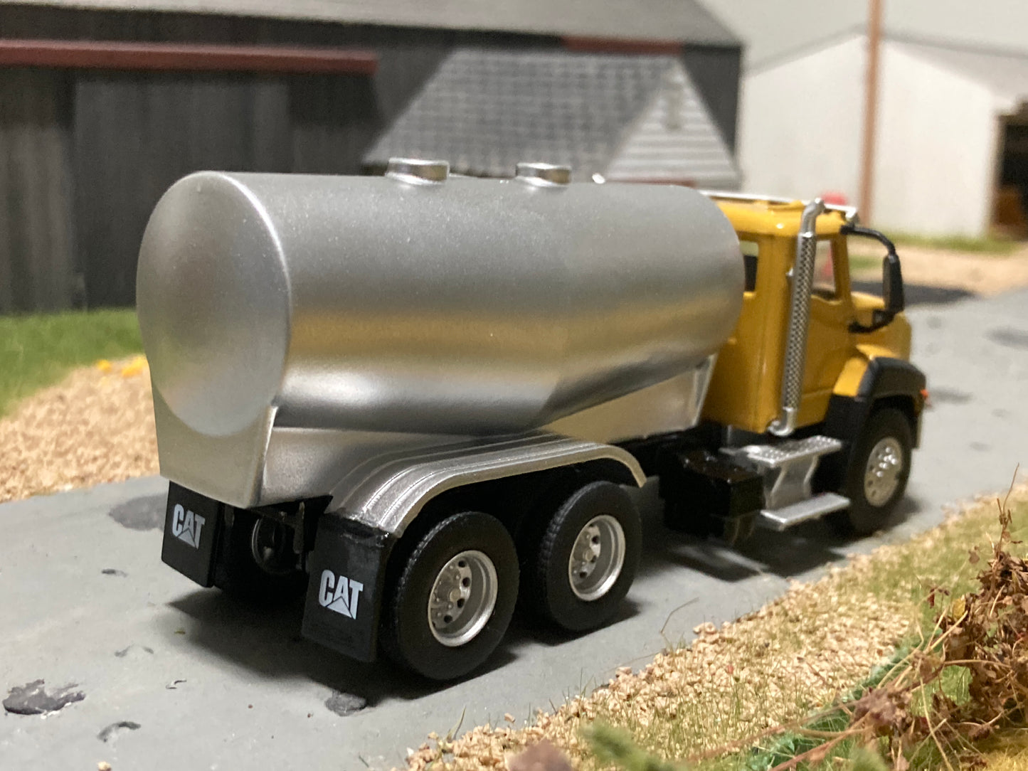 1/64 Liquid Fertilizer Tender on CAT CT660 Truck 3,250 gallon