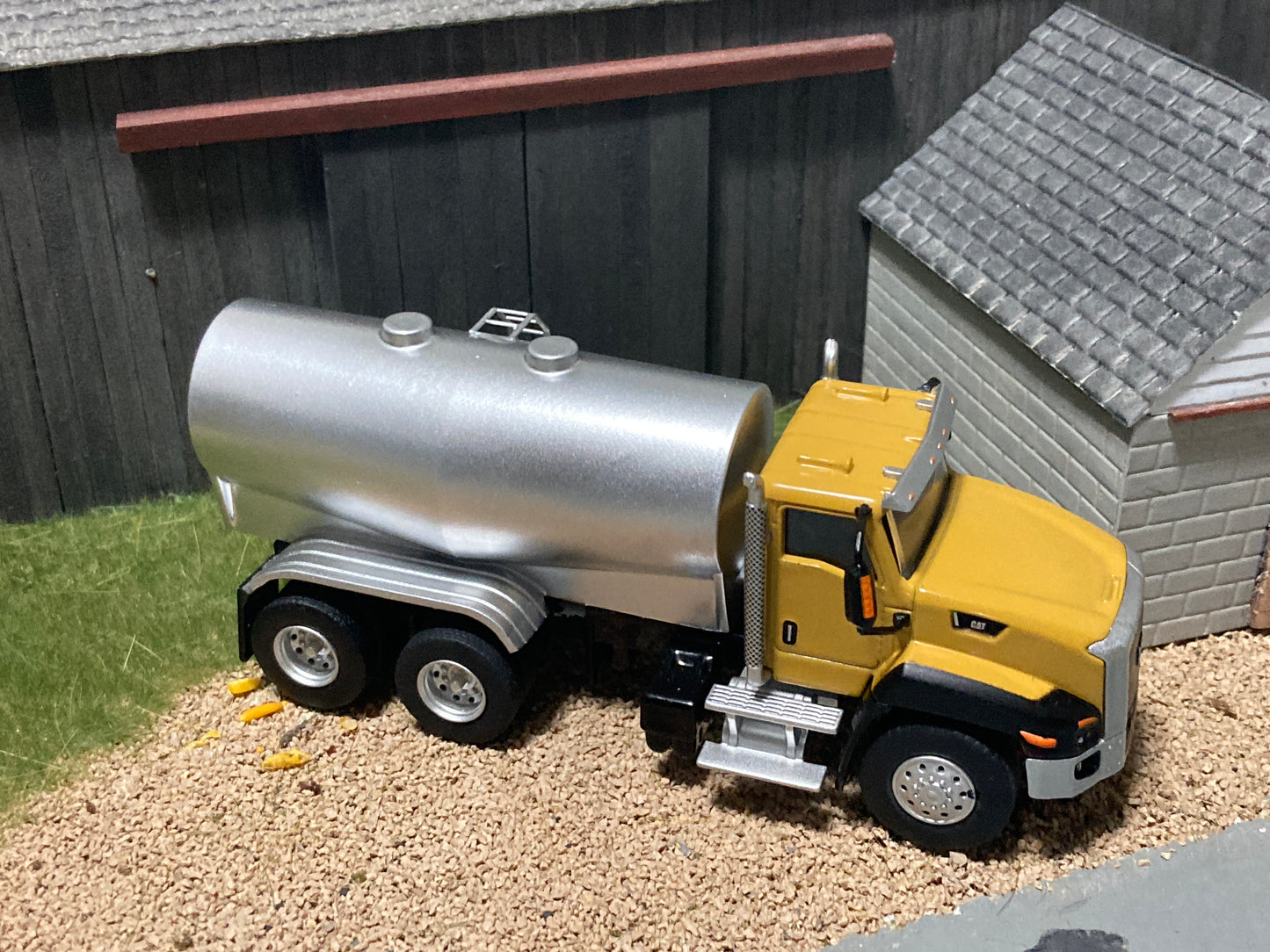 1/64 Liquid Fertilizer Tender on CAT CT660 Truck 3,250 gallon