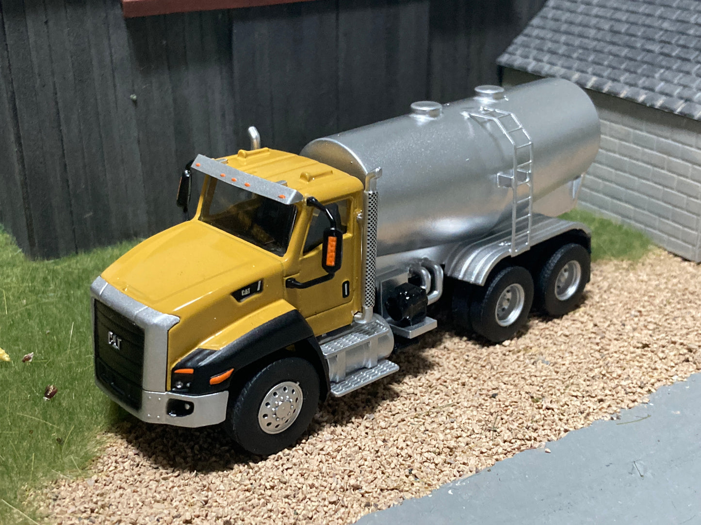 1/64 Liquid Fertilizer Tender on CAT CT660 Truck 3,250 gallon