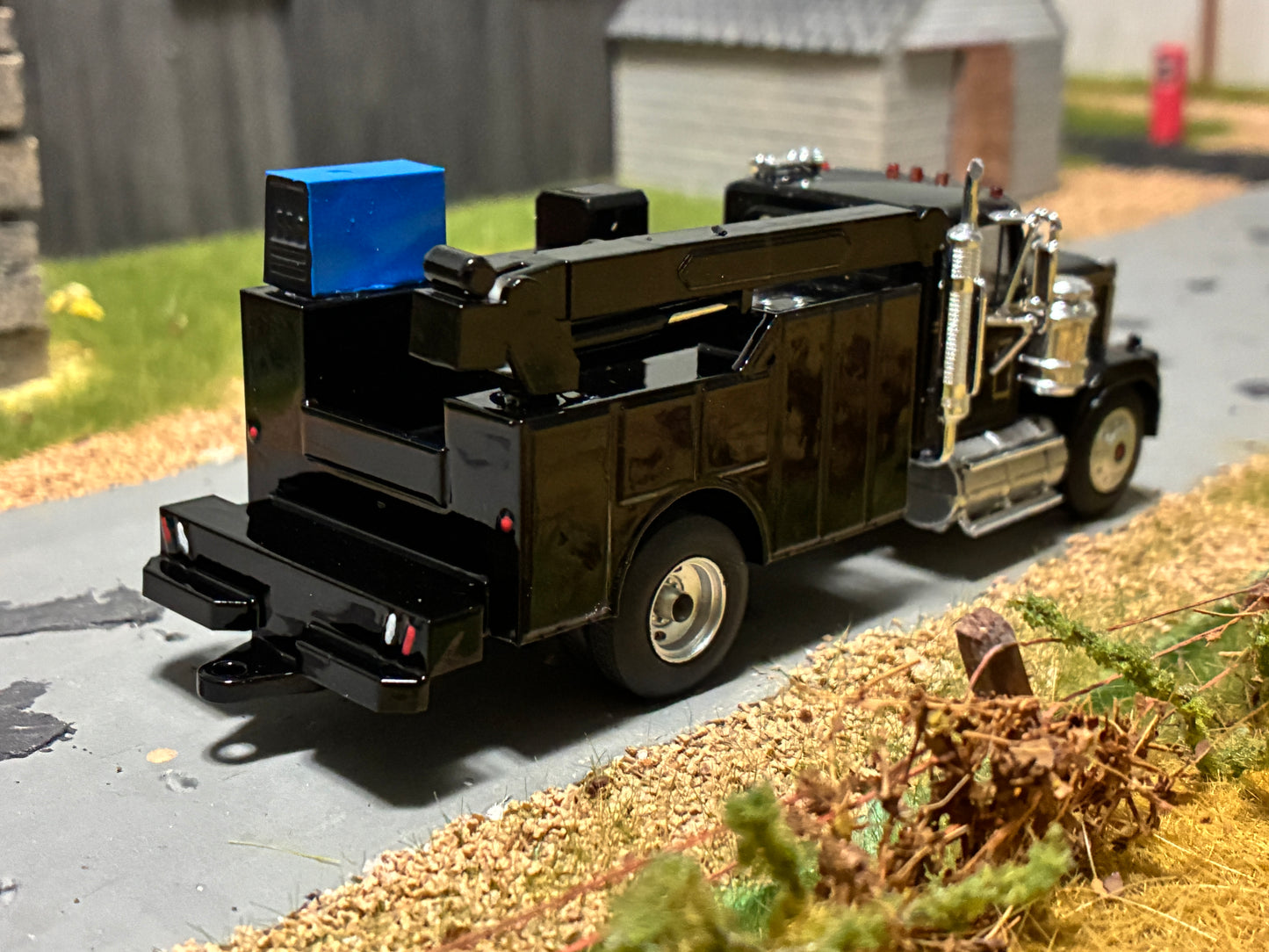 1/64 GMC General Service Truck Single Axle Black