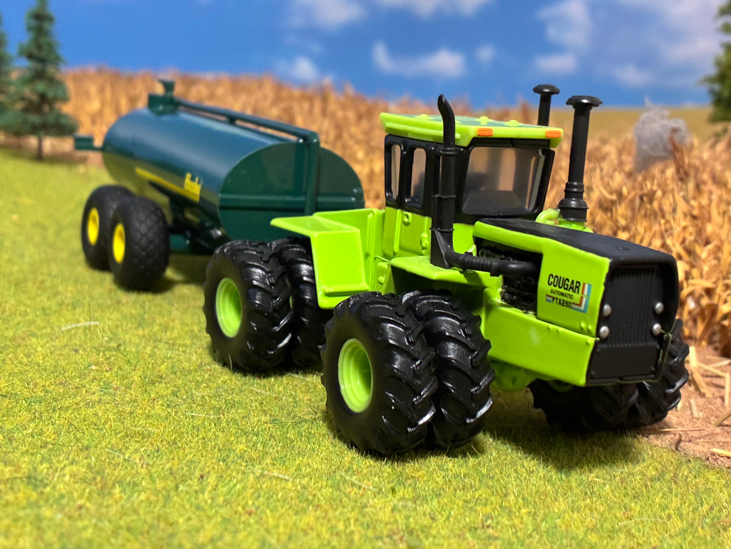 1/64 Husky Manure Spreader 7,400 gallon