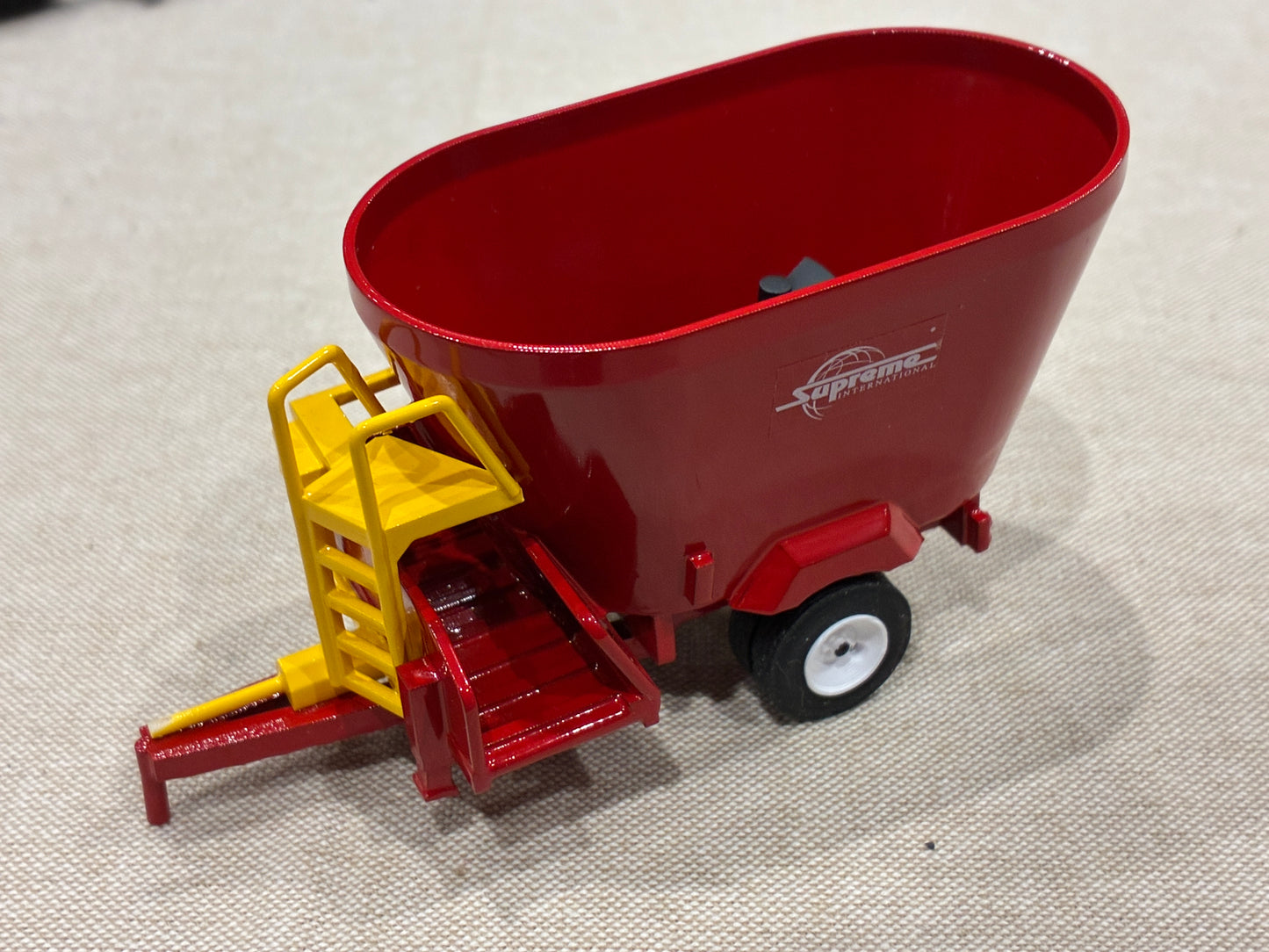 1/64 Vertical Feed Mixer Single Screw Red/Yellow