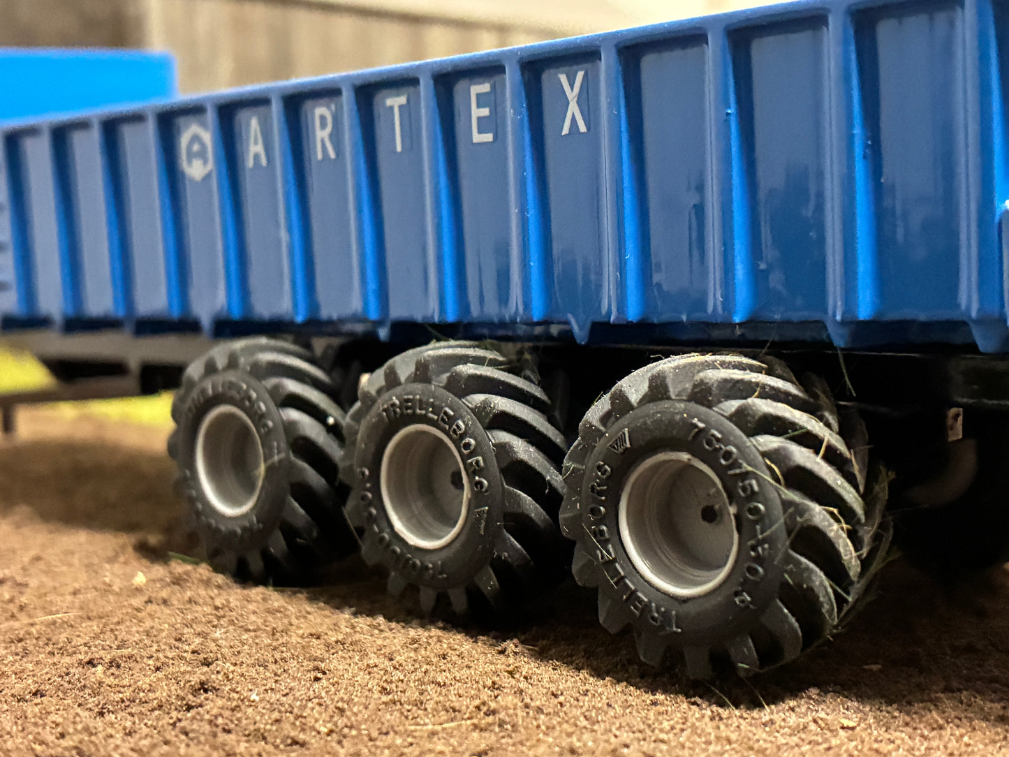 1/64 Artex CB1200 Manure Spreader Blue