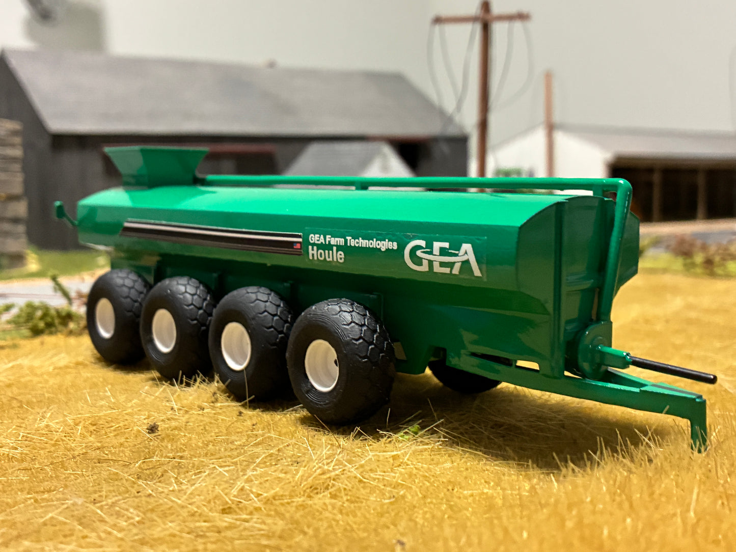 1/64 Liquid Manure Spreader Quad Axle 9,500 gallon White Wheel Diamond Tread