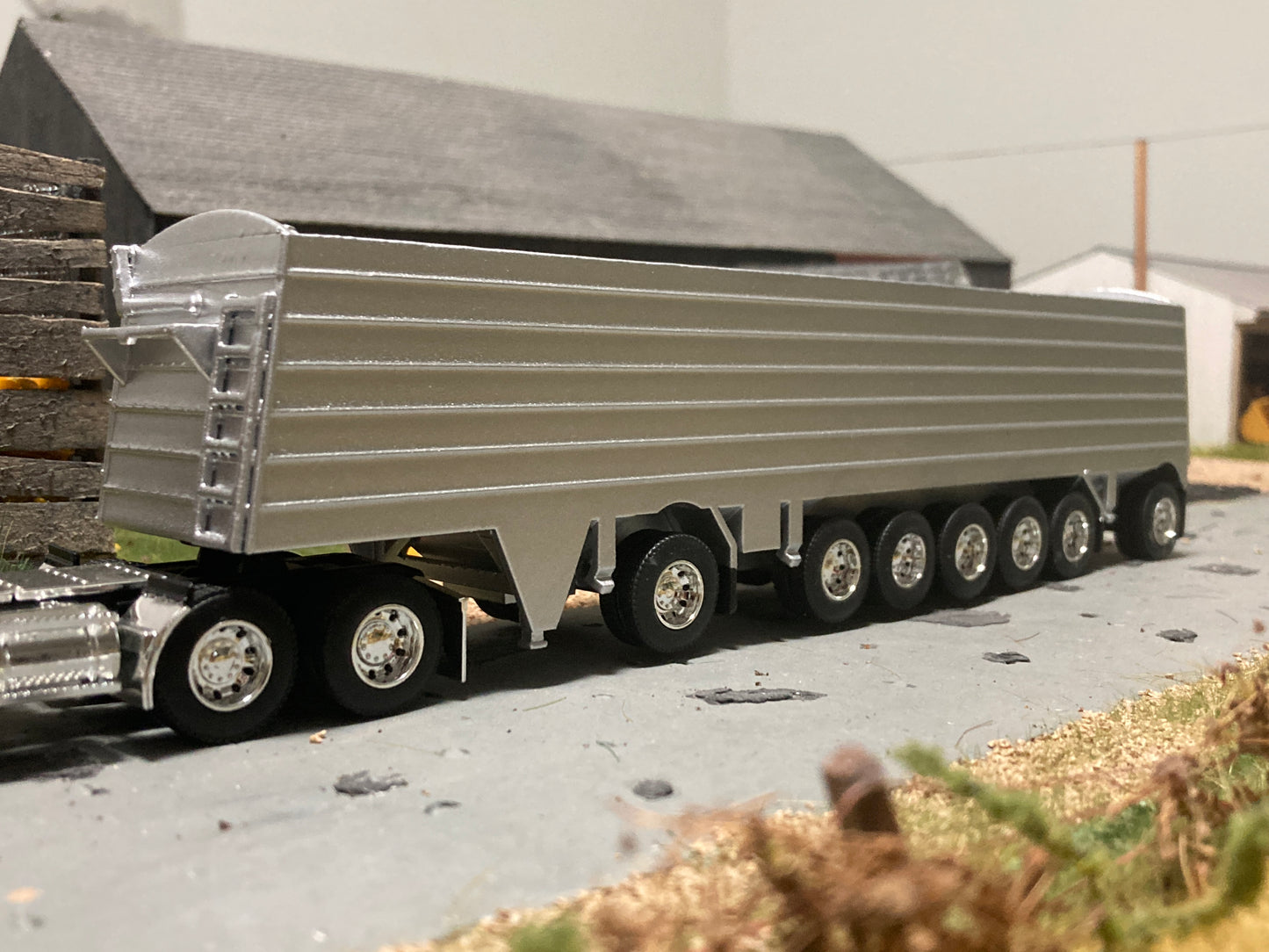 1/64 7 Axle 3 Hopper Grain Trailer for Semi Trucks