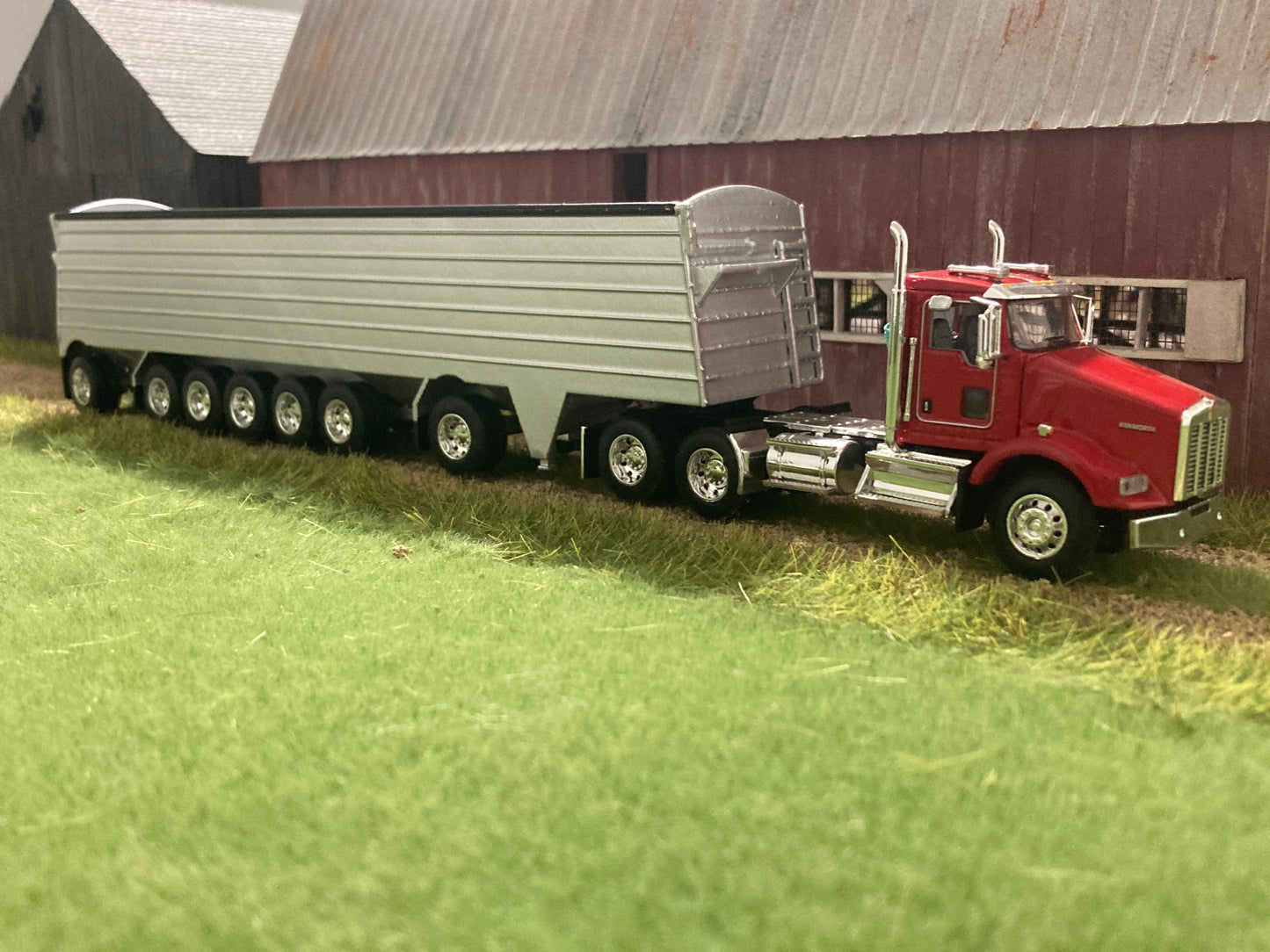 1/64 7 Axle 3 Hopper Grain Trailer for Semi Trucks