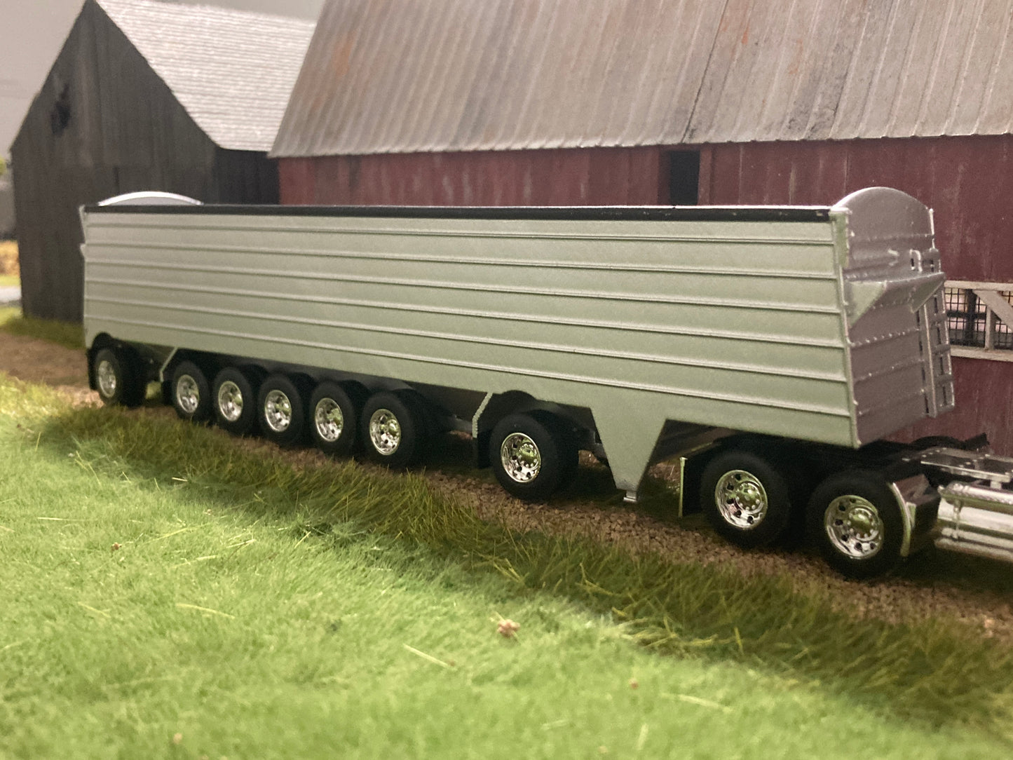 1/64 7 Axle 3 Hopper Grain Trailer for Semi Trucks