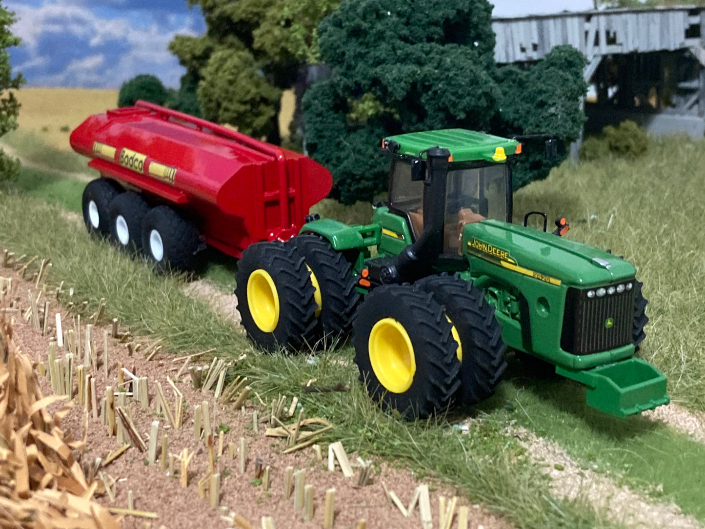 1/64 Bodco Manure Spreader 7,300 gallon Tri Axle