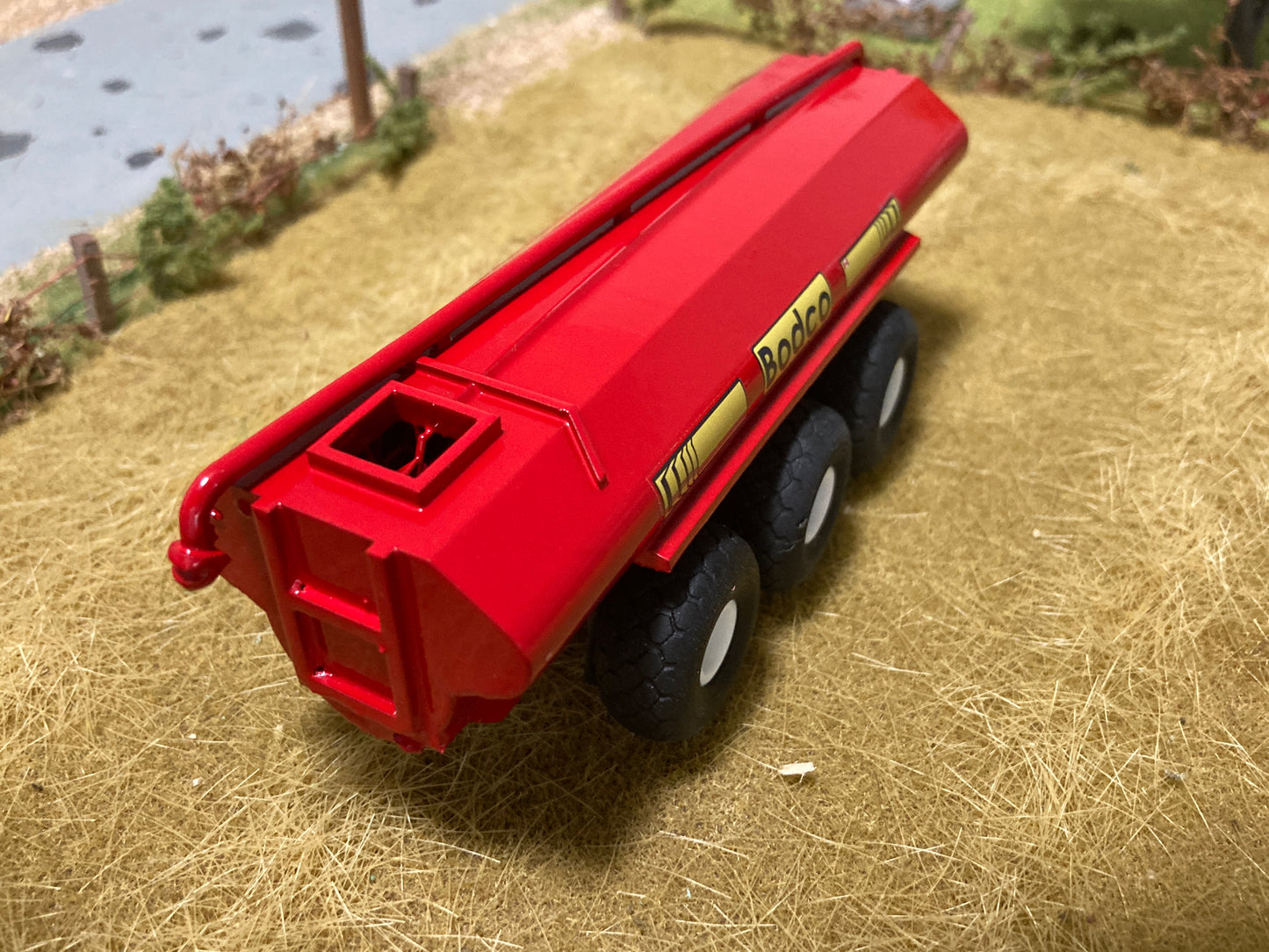 1/64 Bodco Manure Spreader 7,300 gallon Tri Axle