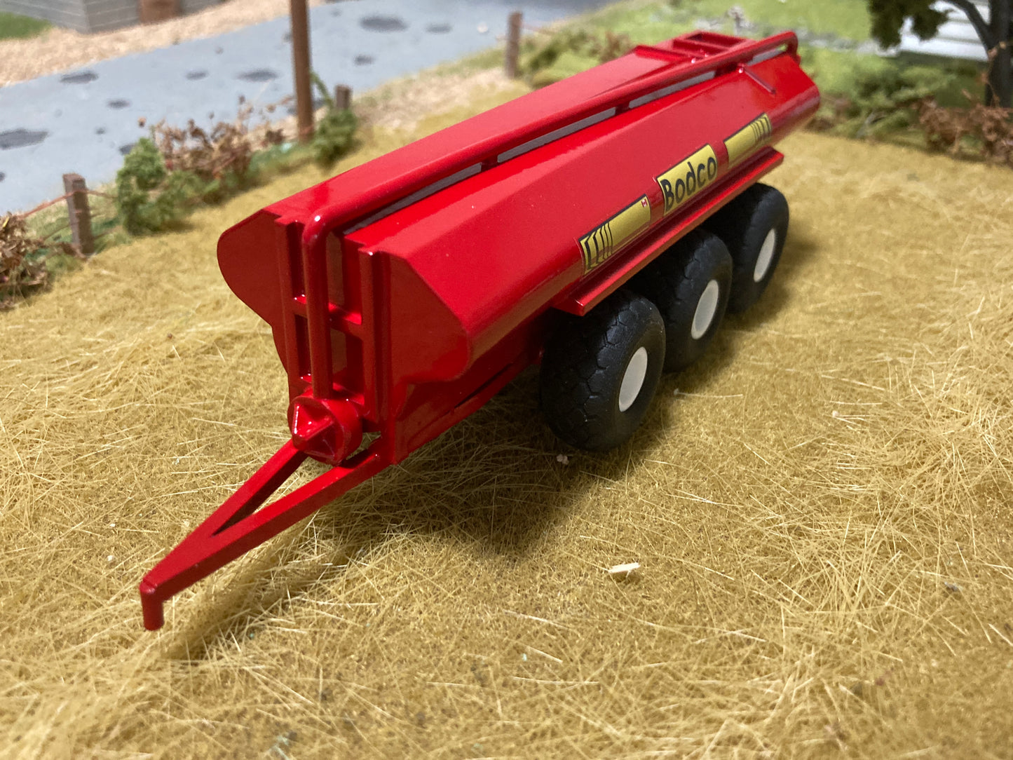 1/64 Bodco Manure Spreader 7,300 gallon Tri Axle