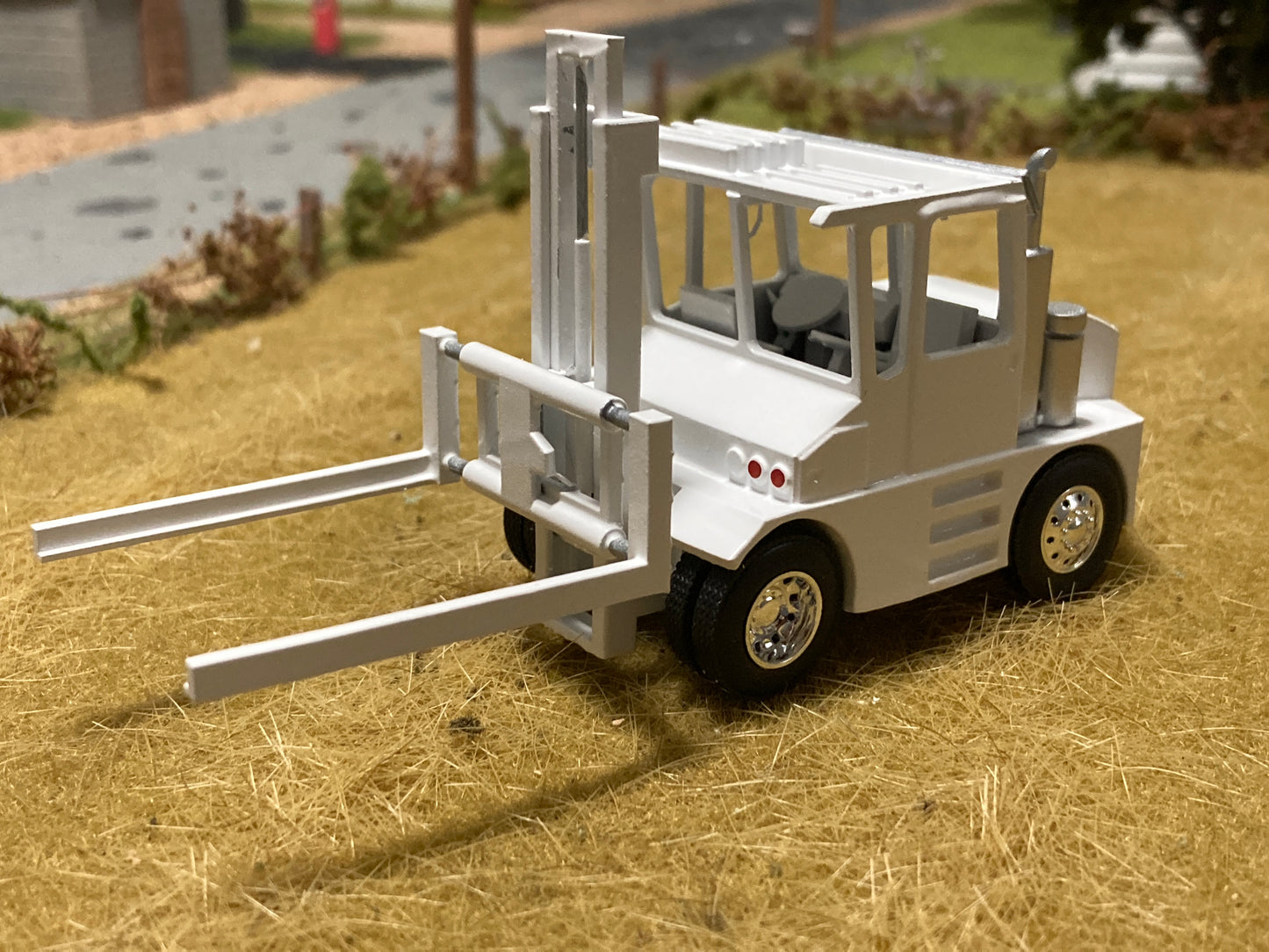 1/64 Hay Squeeze White