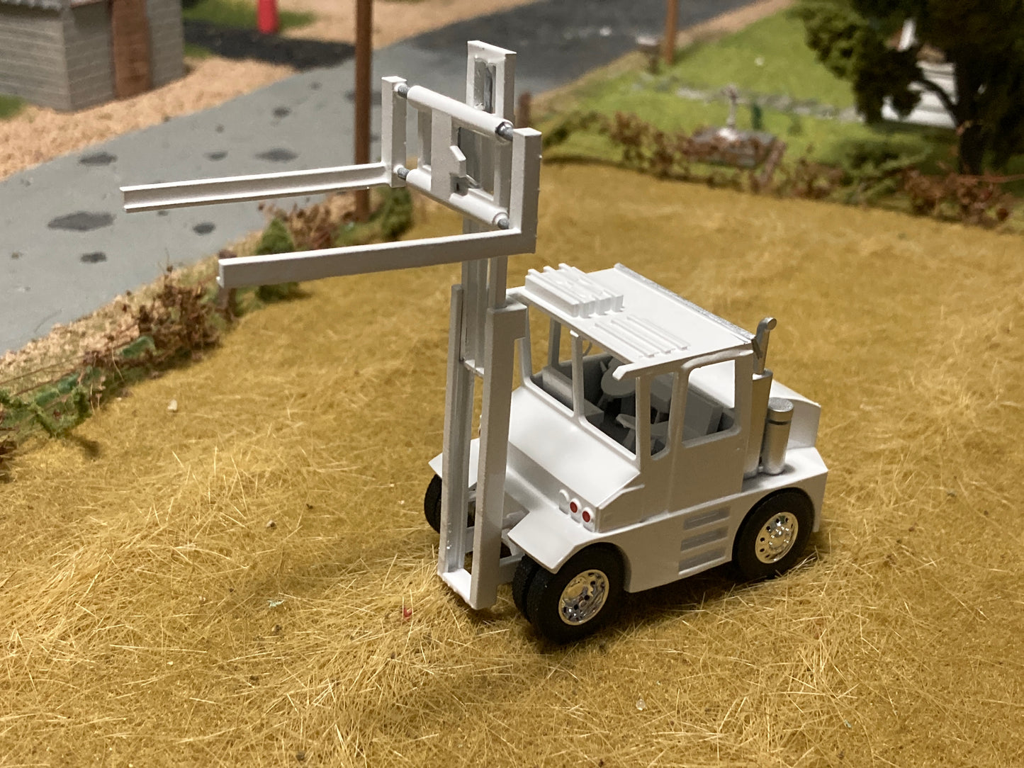 1/64 Hay Squeeze White