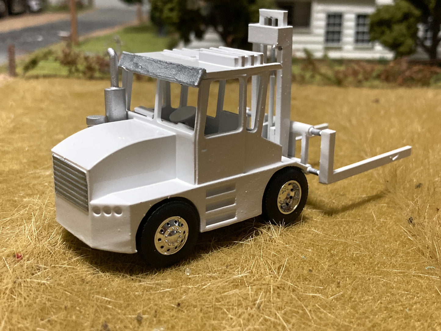 1/64 Hay Squeeze White