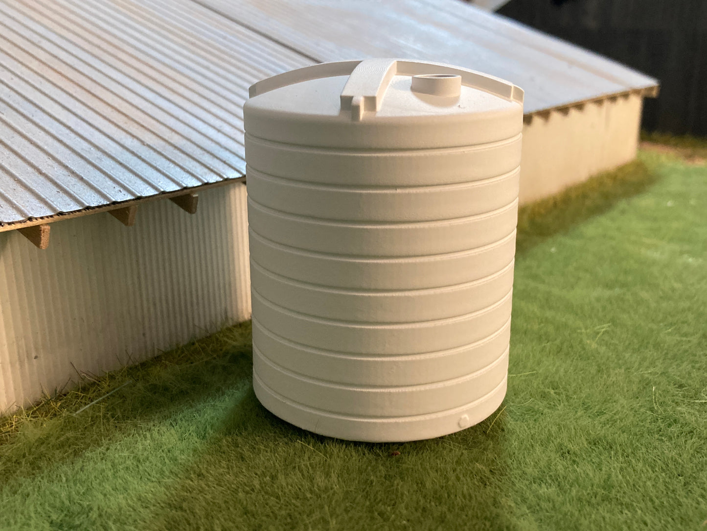 1/64 10,000 Gallon Standing Liquid Tank White