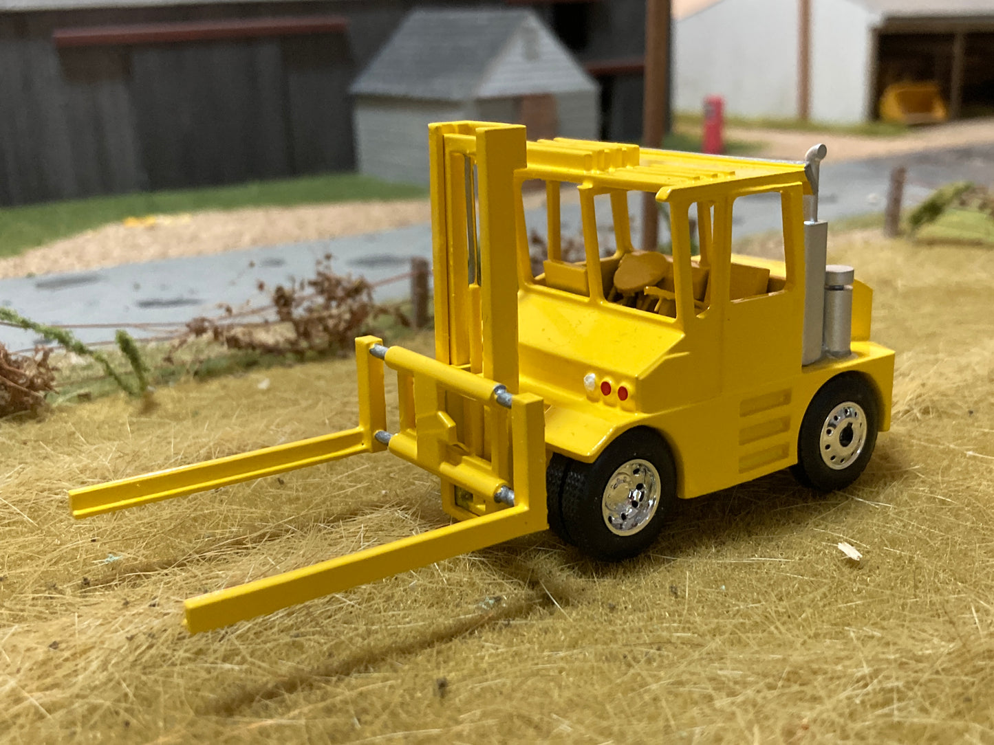 1/64 Hay Squeeze Yellow