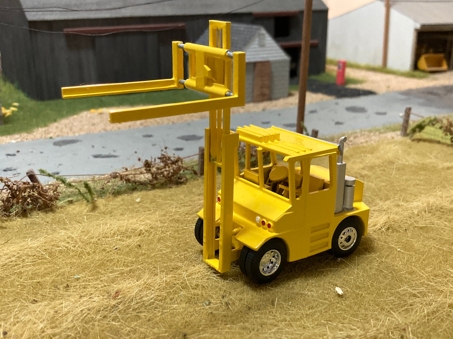 1/64 Hay Squeeze Yellow