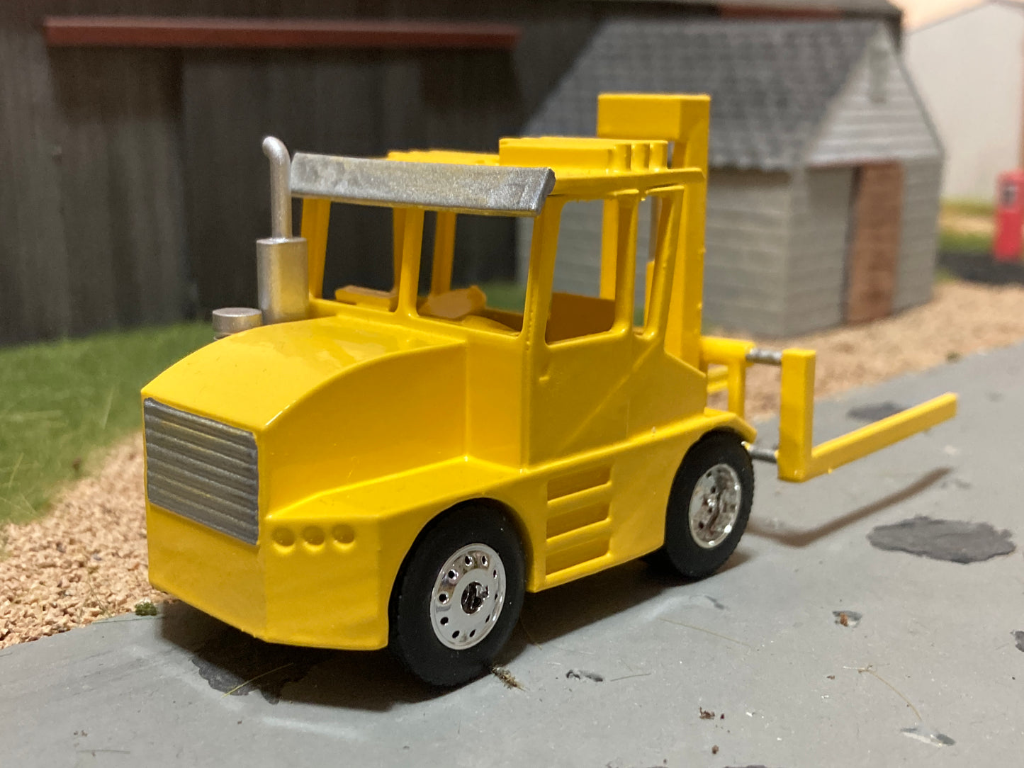1/64 Hay Squeeze Yellow