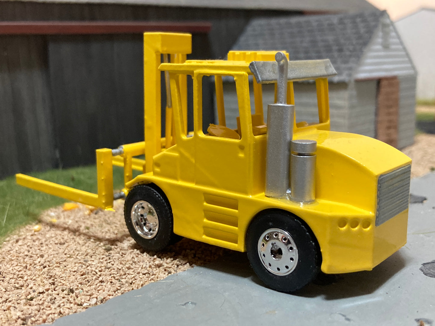 1/64 Hay Squeeze Yellow