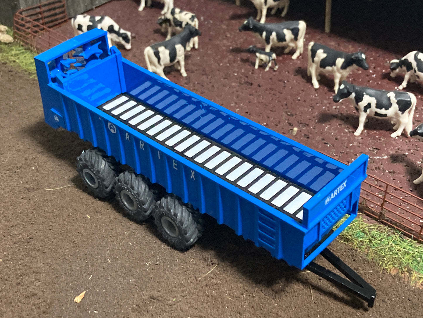 1/64 Artex CB1200 Manure Spreader Blue