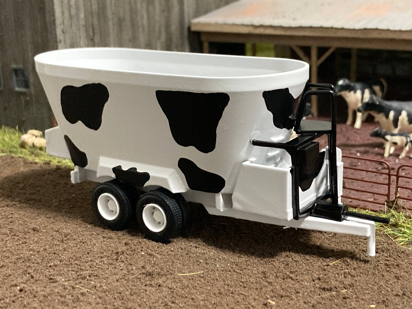 1/64 Vertical Feed Mixer Twin Screw Holstein Cow