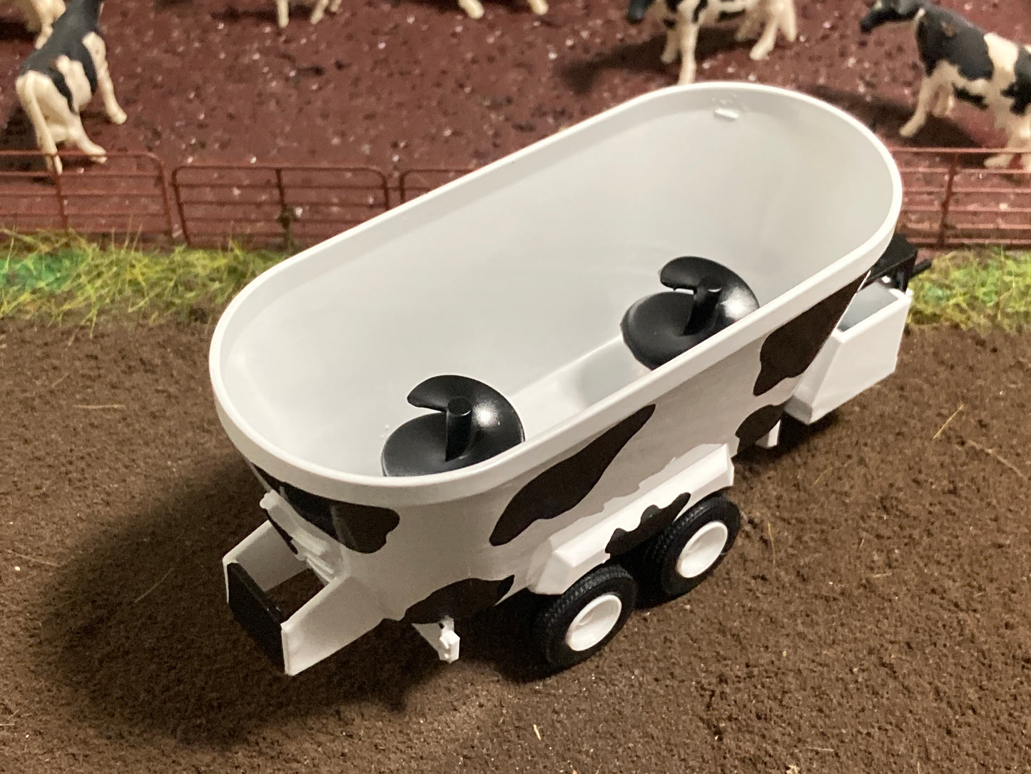 1/64 Vertical Feed Mixer Twin Screw Holstein Cow