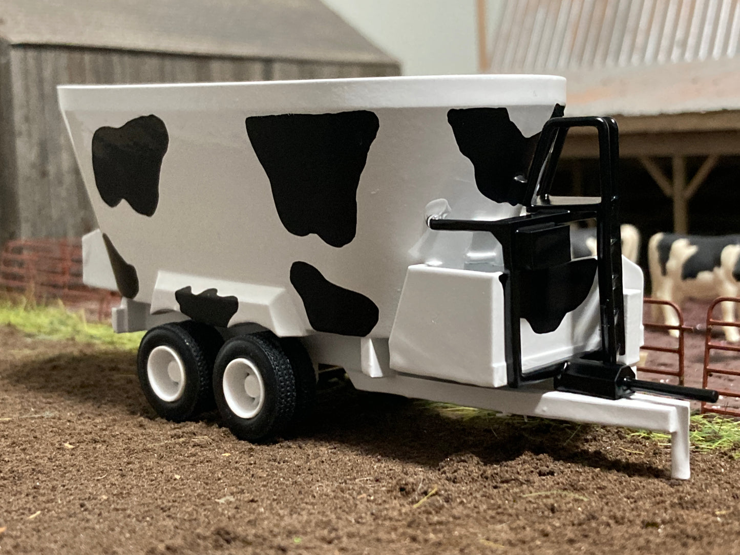 1/64 Vertical Feed Mixer Twin Screw Holstein Cow