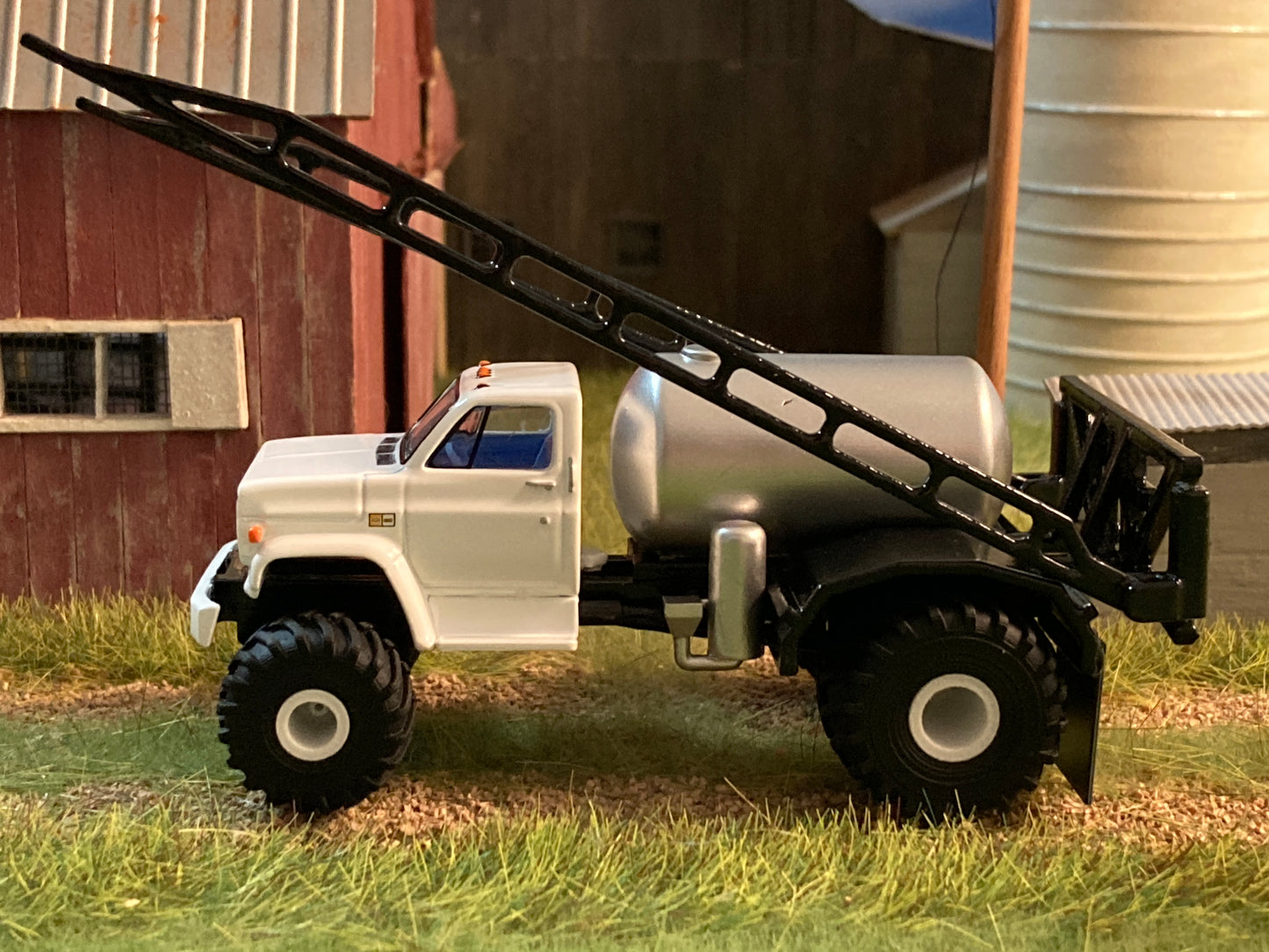 1/64 Chevy C60 Floater Sprayer Truck