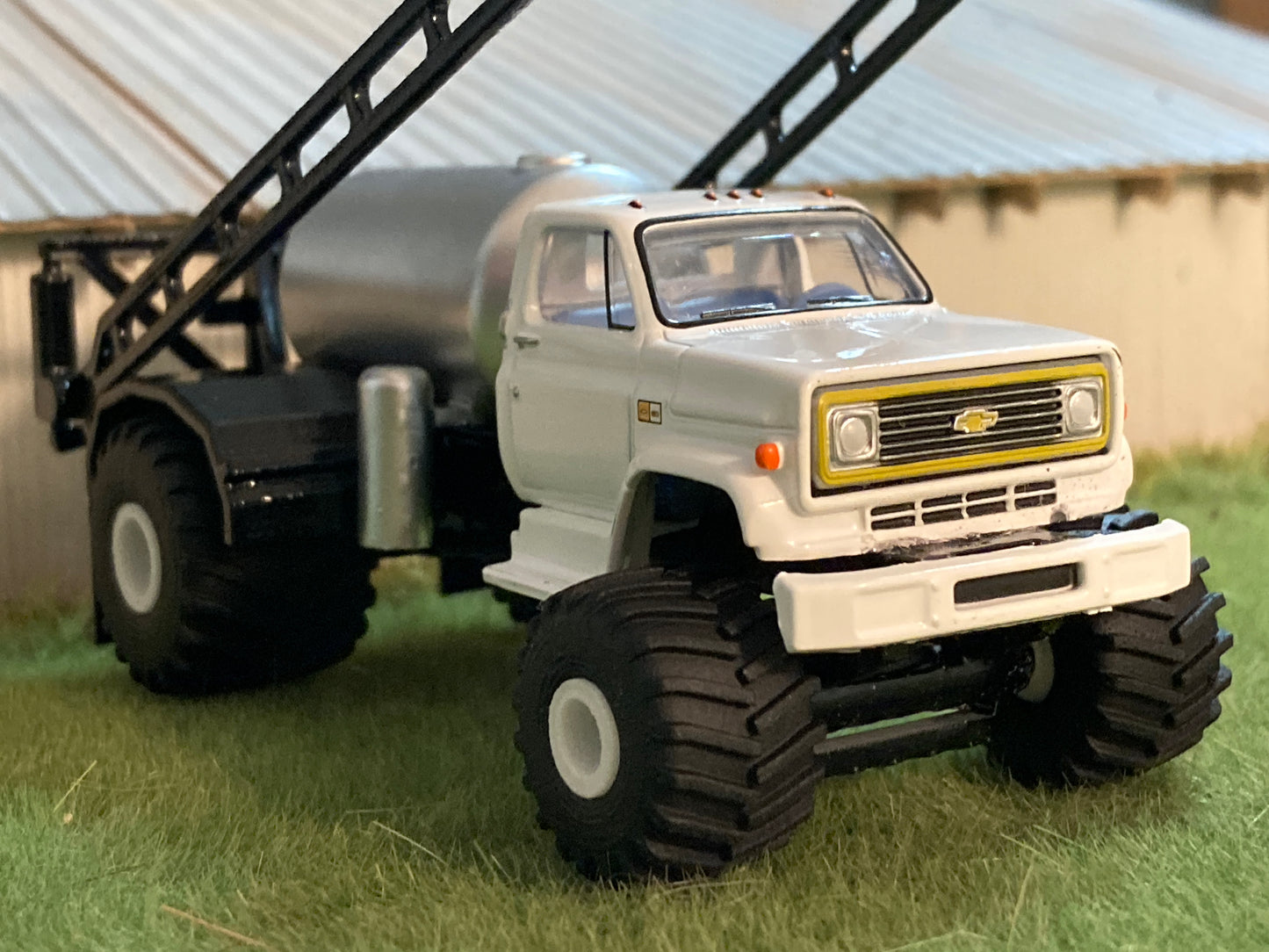 1/64 Chevy C60 Floater Sprayer Truck