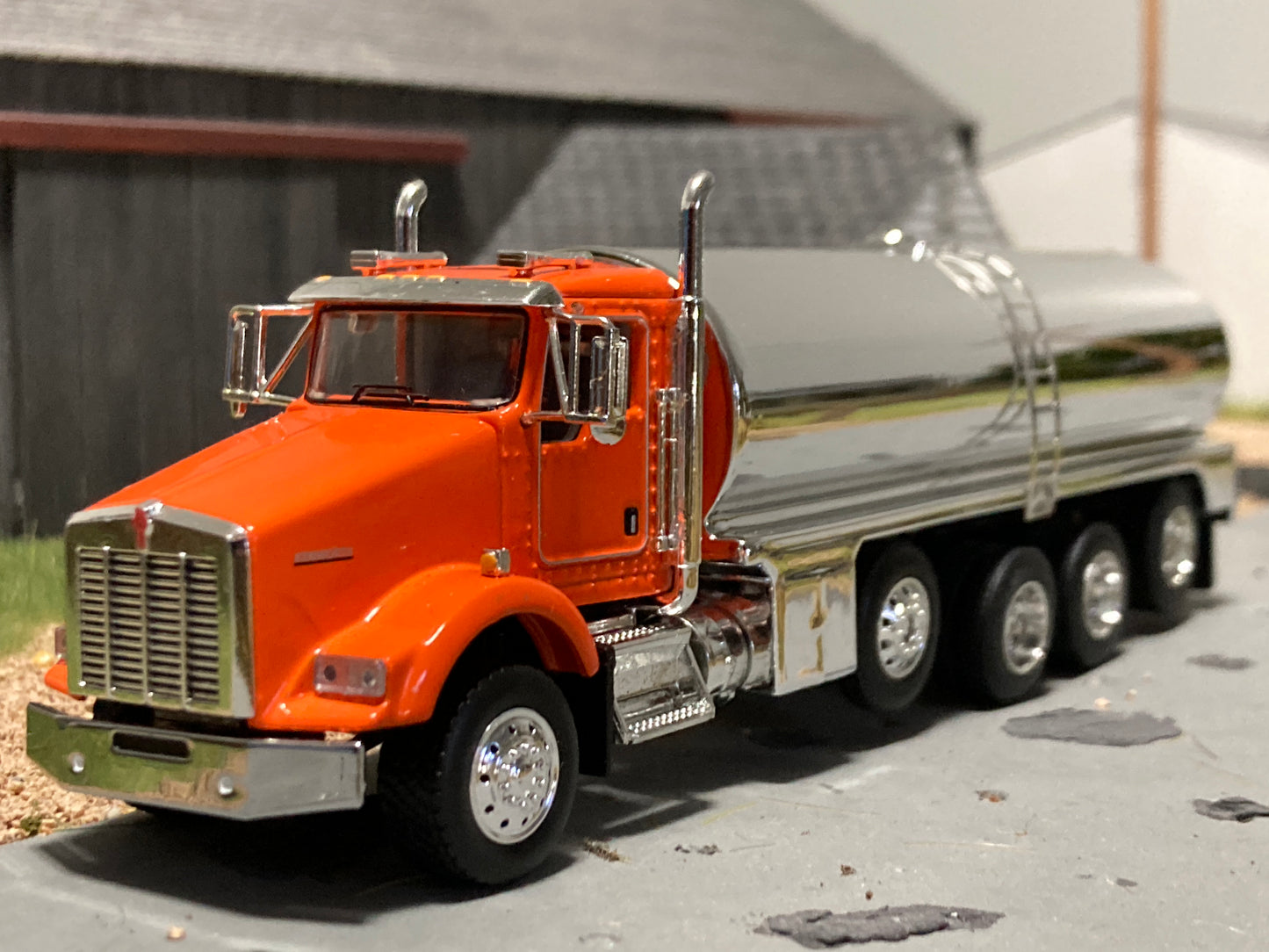 1/64 Milk Truck Quad Axle Kenworth T800 Truck Orange