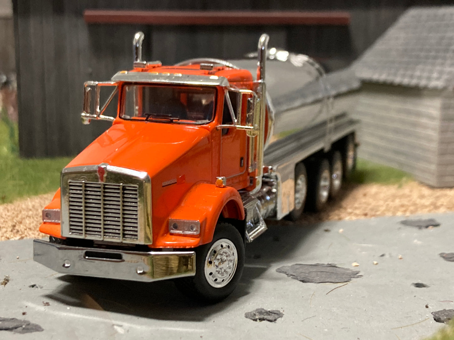 1/64 Milk Truck Quad Axle Kenworth T800 Truck Orange