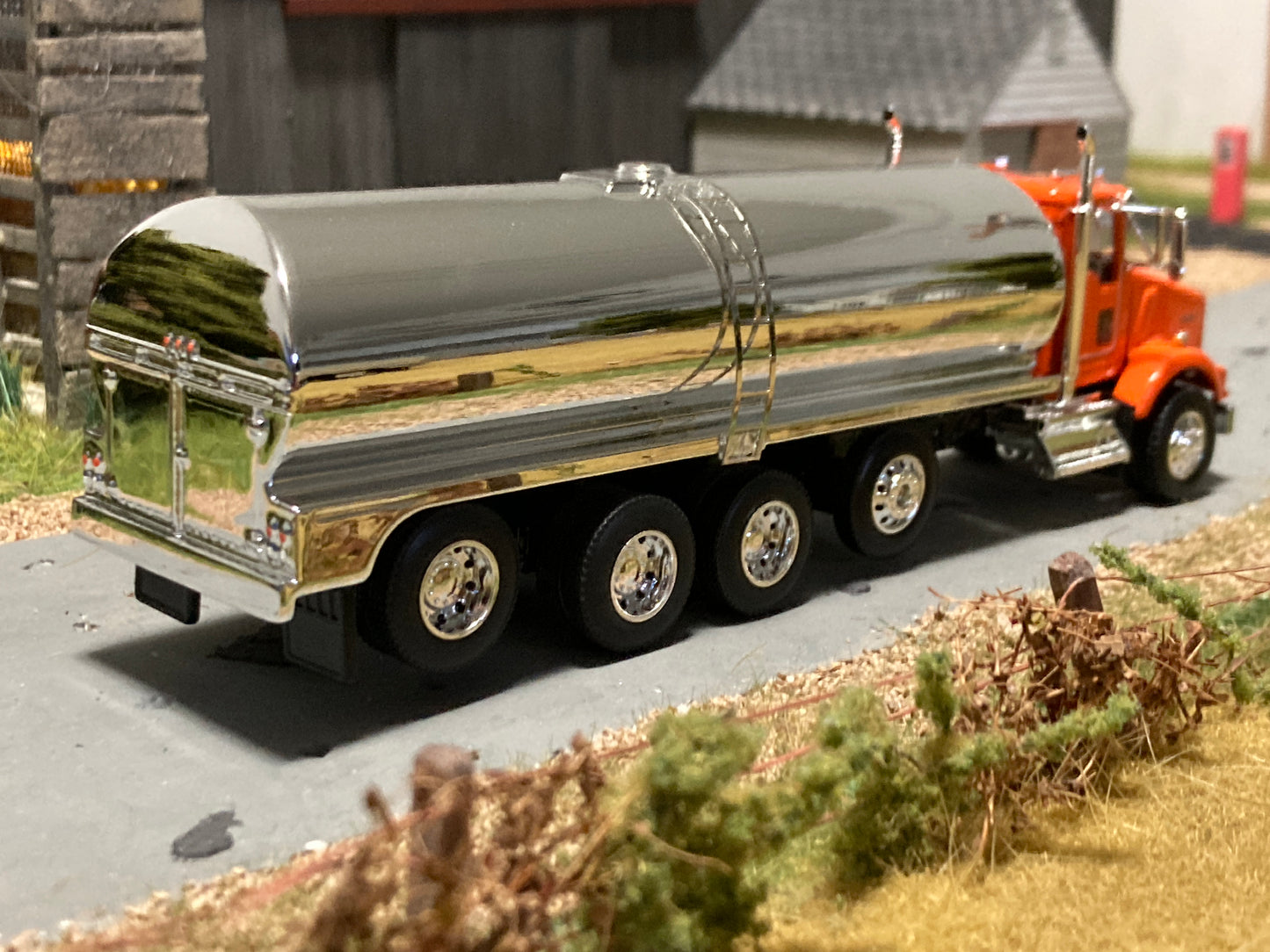 1/64 Milk Truck Quad Axle Kenworth T800 Truck Orange