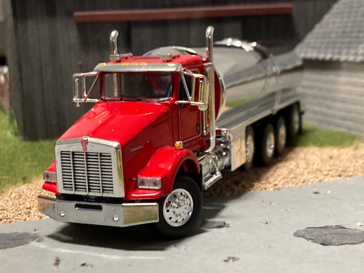 1/64 Milk Truck Quad Axle Kenworth T800 Truck Red