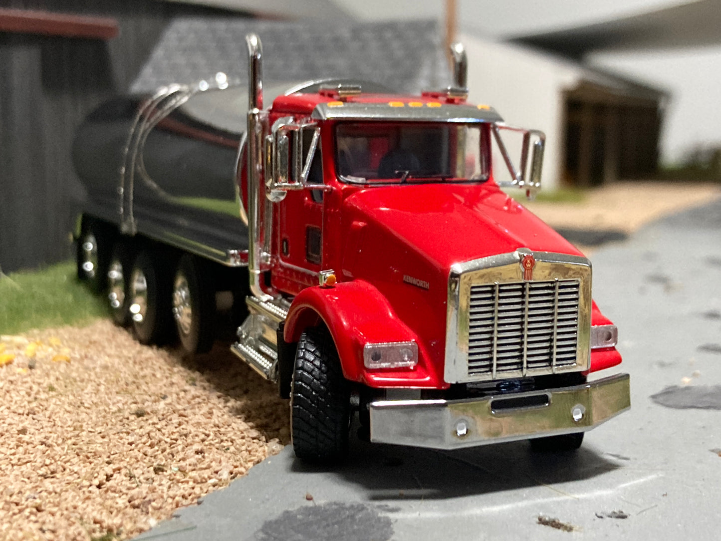1/64 Milk Truck Quad Axle Kenworth T800 Truck Red