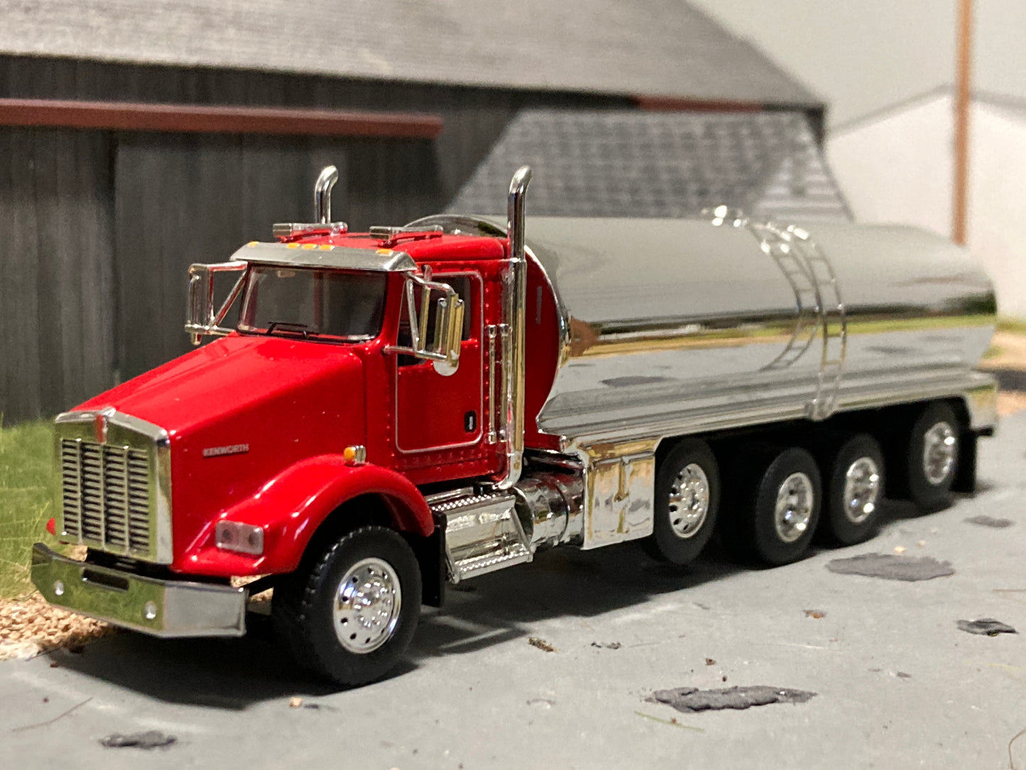 1/64 Milk Truck Quad Axle Kenworth T800 Truck Red