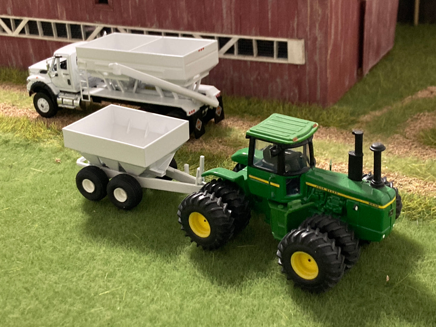 1/64 Fertilizer Tender 2 Hopper on International Workstar Tandem Axle Truck