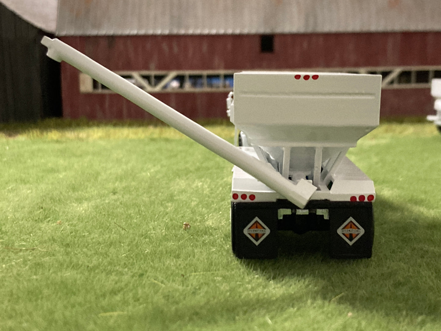 1/64 Fertilizer Tender 2 Hopper on International Workstar Tandem Axle Truck